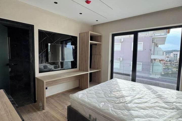 Room 2 of 85