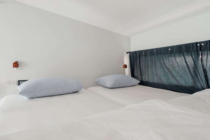 Room 9 of 69