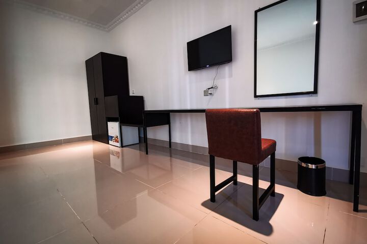 Room 8 of 50