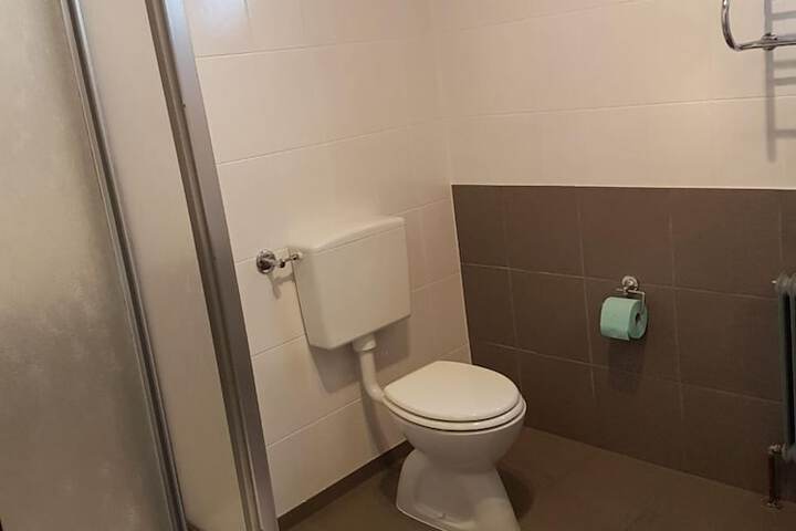 Room 9 of 28
