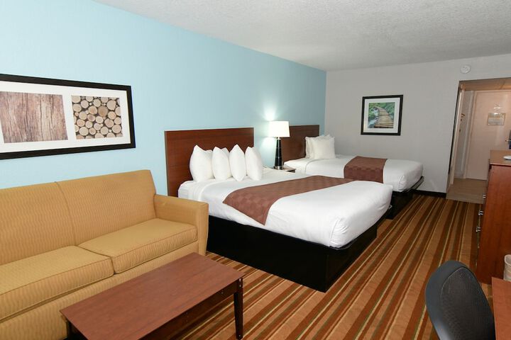 2 Queen Beds (7 of 18)