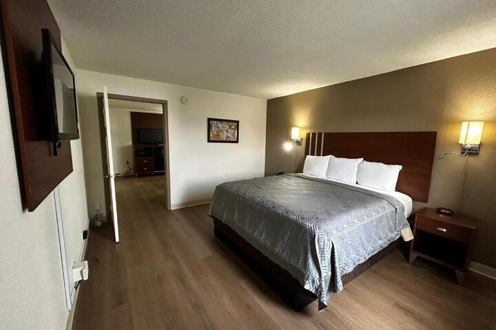 1 King Bed Accessible (5 of 13)