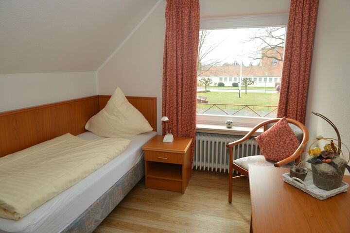 Room 6 of 44
