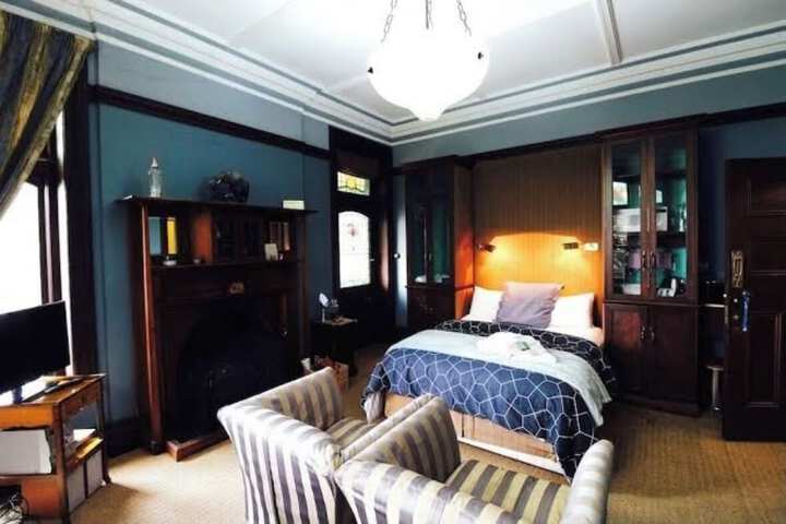 Room 8 of 14