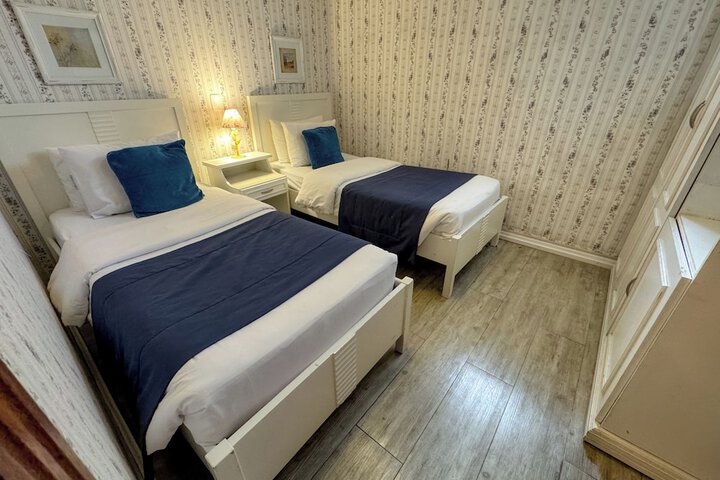 Room 34 of 97