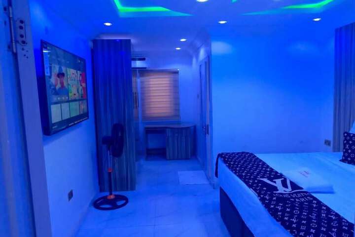 Room 17 of 18