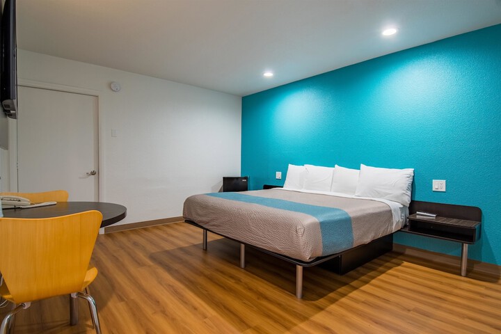 1 King Bed Refrigerator (8 of 14)