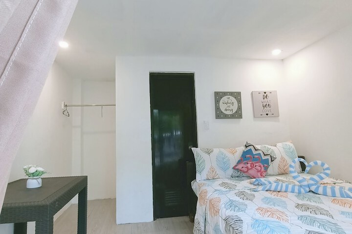 Room 4 of 10