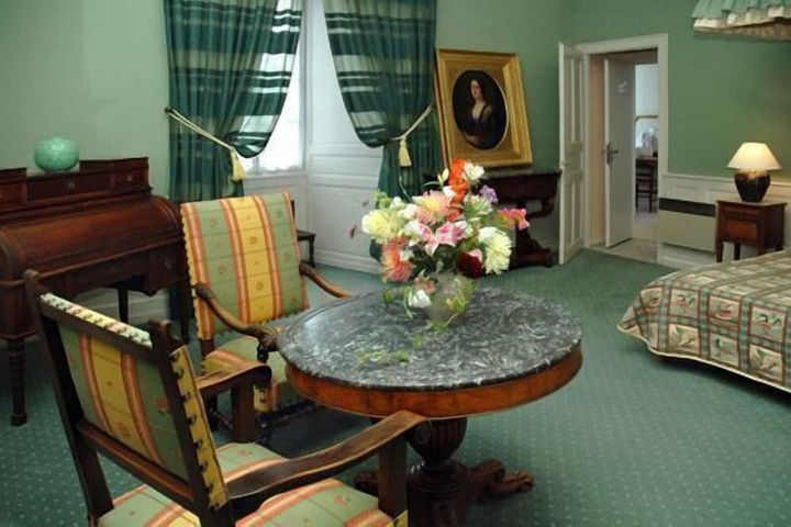 Room 6 of 40
