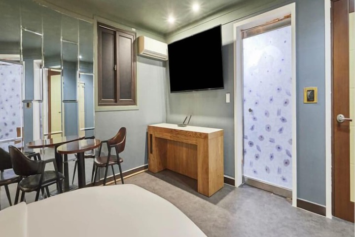 Room 21 of 44