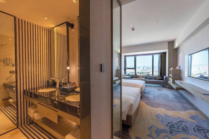 Room 15 of 52