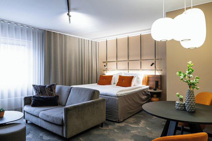 Room 8 of 65