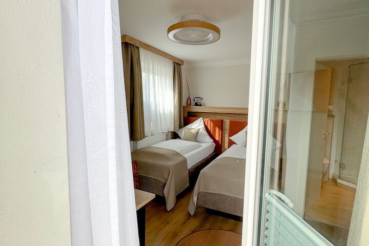 Room 36 of 207