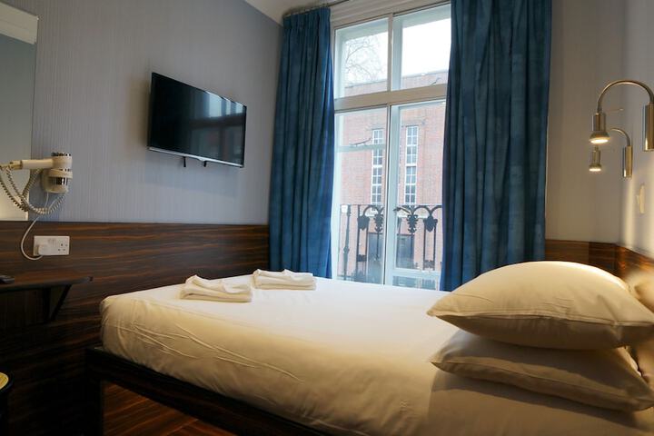 Room 33 of 67