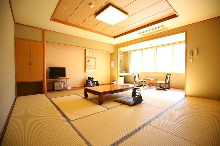 Room 12 of 28