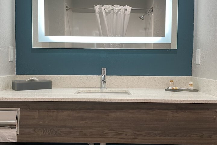 Bathroom sink