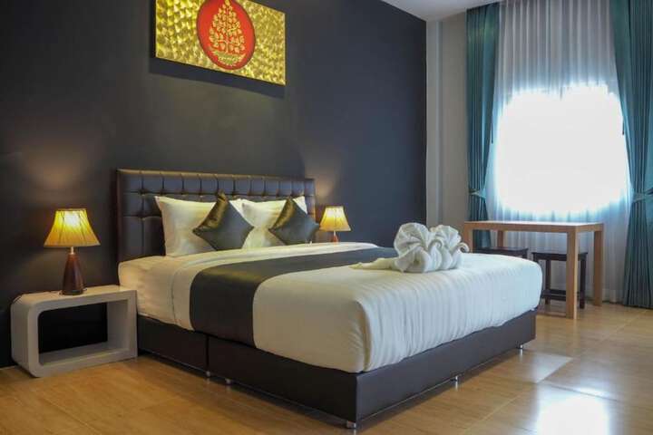 Room 8 of 50