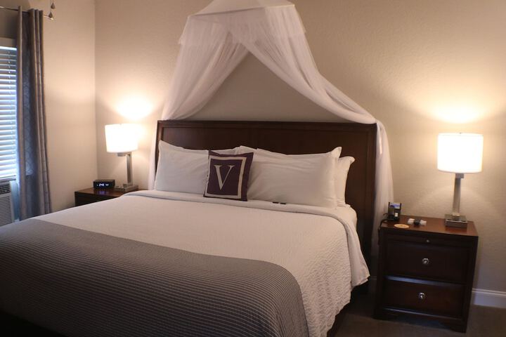 Room 6 of 37