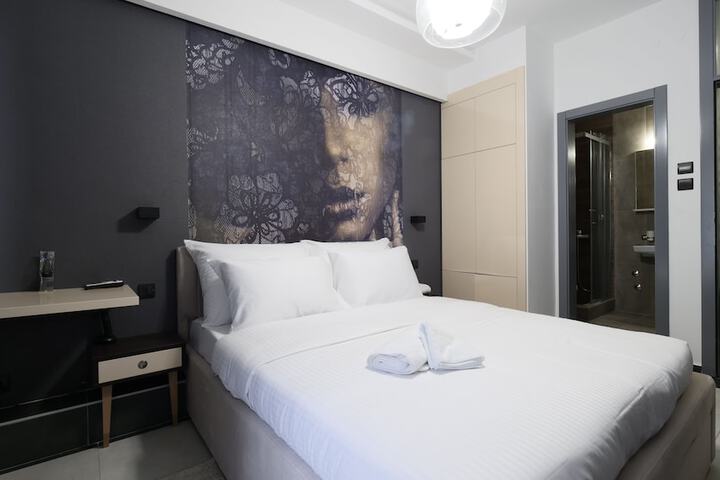 Room 8 of 32