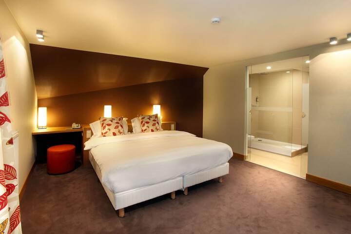 Room 3 of 28