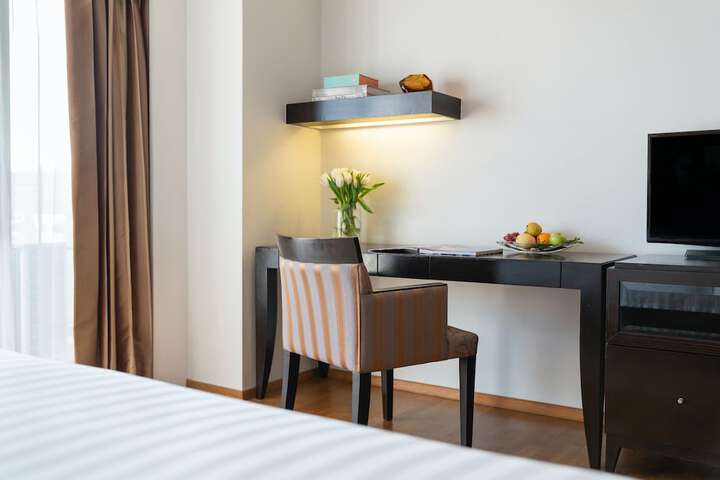 Room 27 of 206