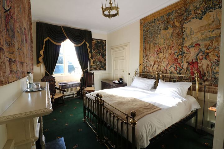 Room 27 of 46