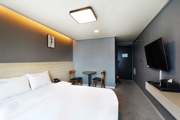 Room 30 of 62