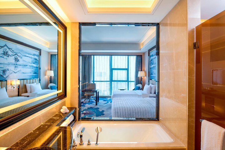Room 35 of 62