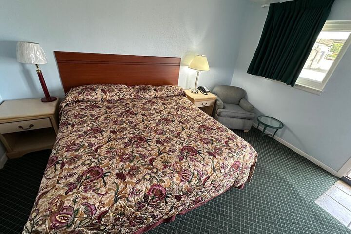 Room 9 of 27