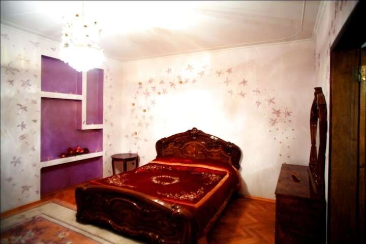 Room 8 of 34
