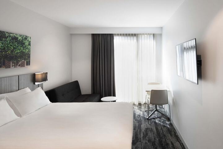 Room 14 of 76