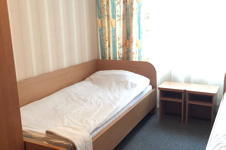 Room 13 of 36