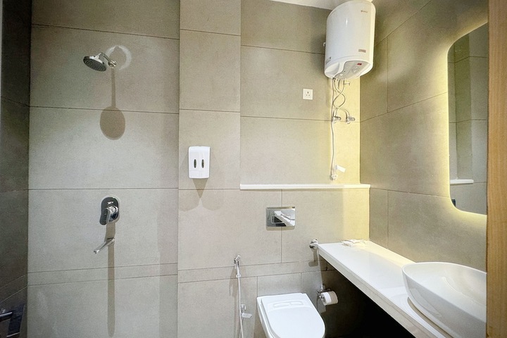 Room 10 of 16