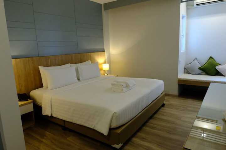 Room 7 of 18