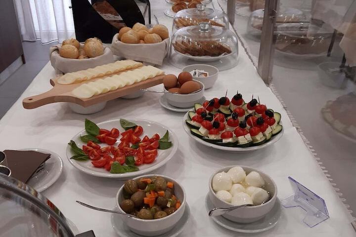 Breakfast/Coffee Service 9 of 10