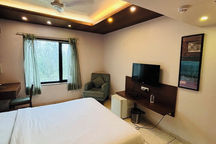 Room 7 of 14