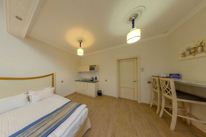 Room 18 of 76