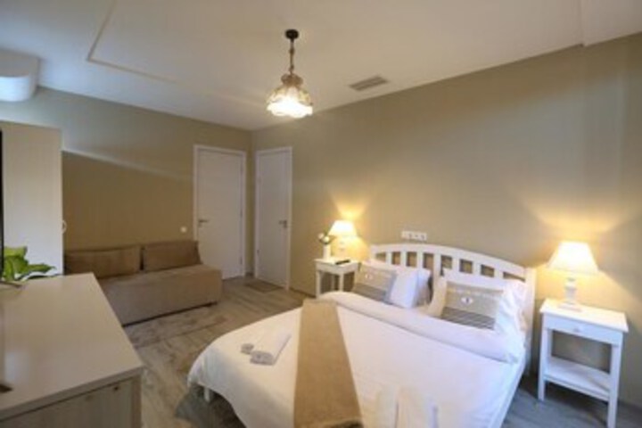 Room 7 of 15