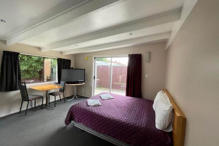 Room 6 of 34