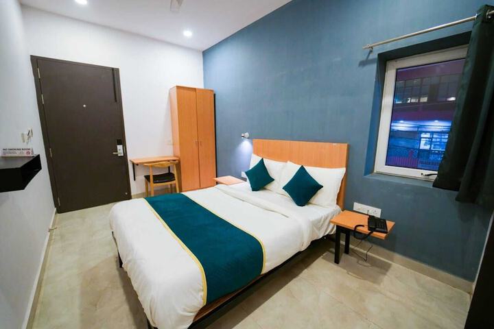 Room 10 of 18