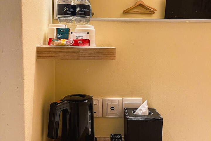 Room 11 of 34