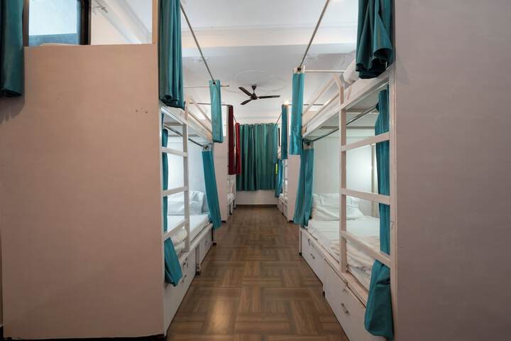 Room 13 of 37