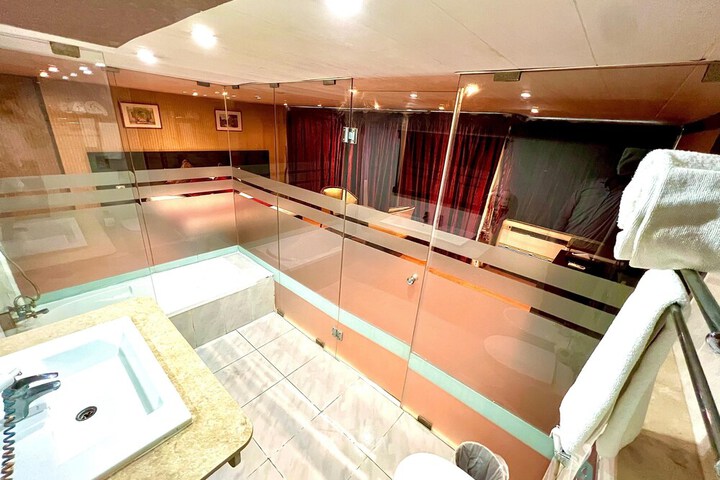 Room 40 of 54