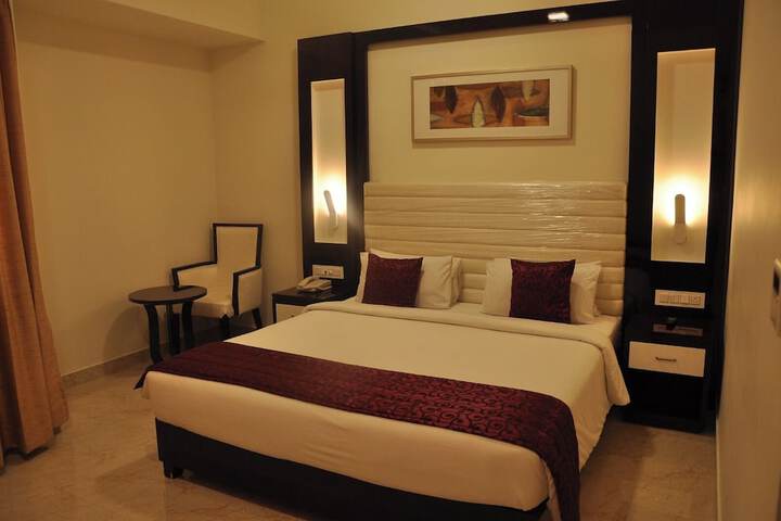 Room 13 of 28