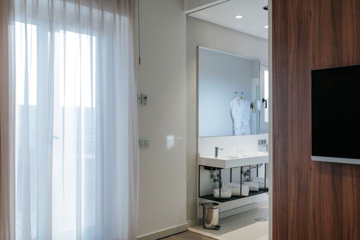 Room 70 of 168