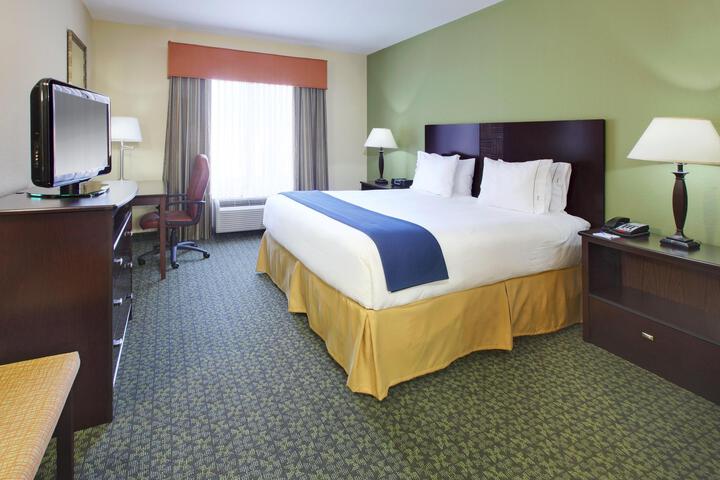 Suite 1 King Bed (3 of 12)