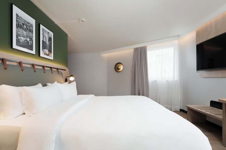 Room 10 of 110