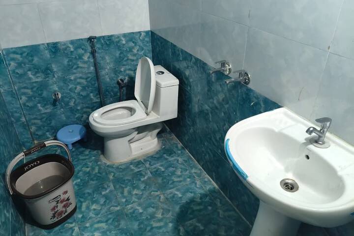 Room 9 of 13