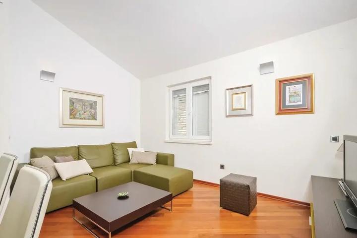 Room 4 of 22