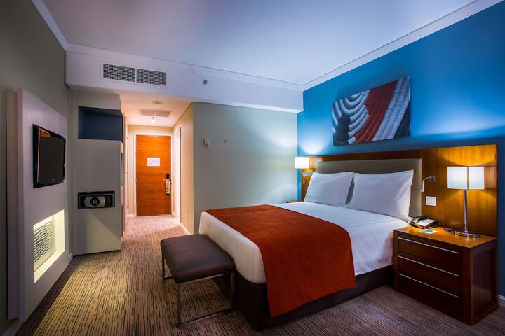 Room 13 of 108